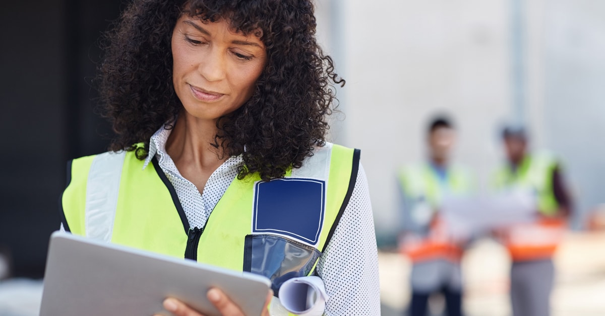 a builder uses software from the job site to manage her project.