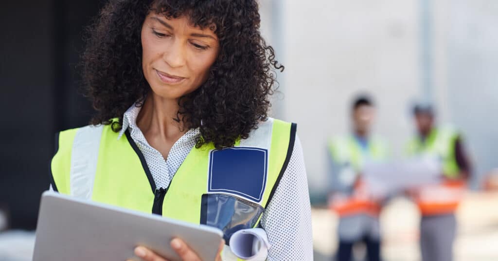 a builder uses software from the job site to manage her project.