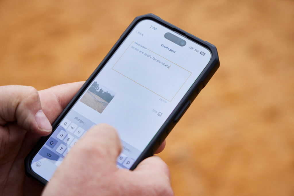 A Buildxact customer logs a task using his mobile device.